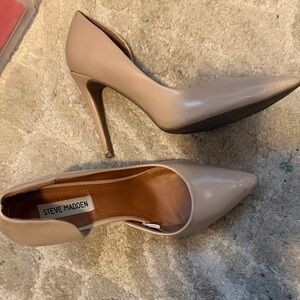 Steve Madden Women's Beige Pointed Heels
